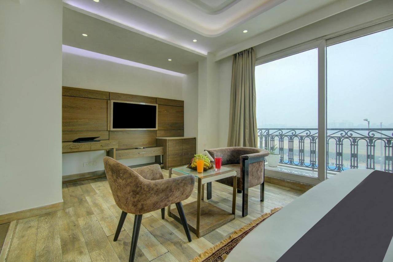 Townhouse Oak Hotel Dev Palace Делхи Екстериор снимка