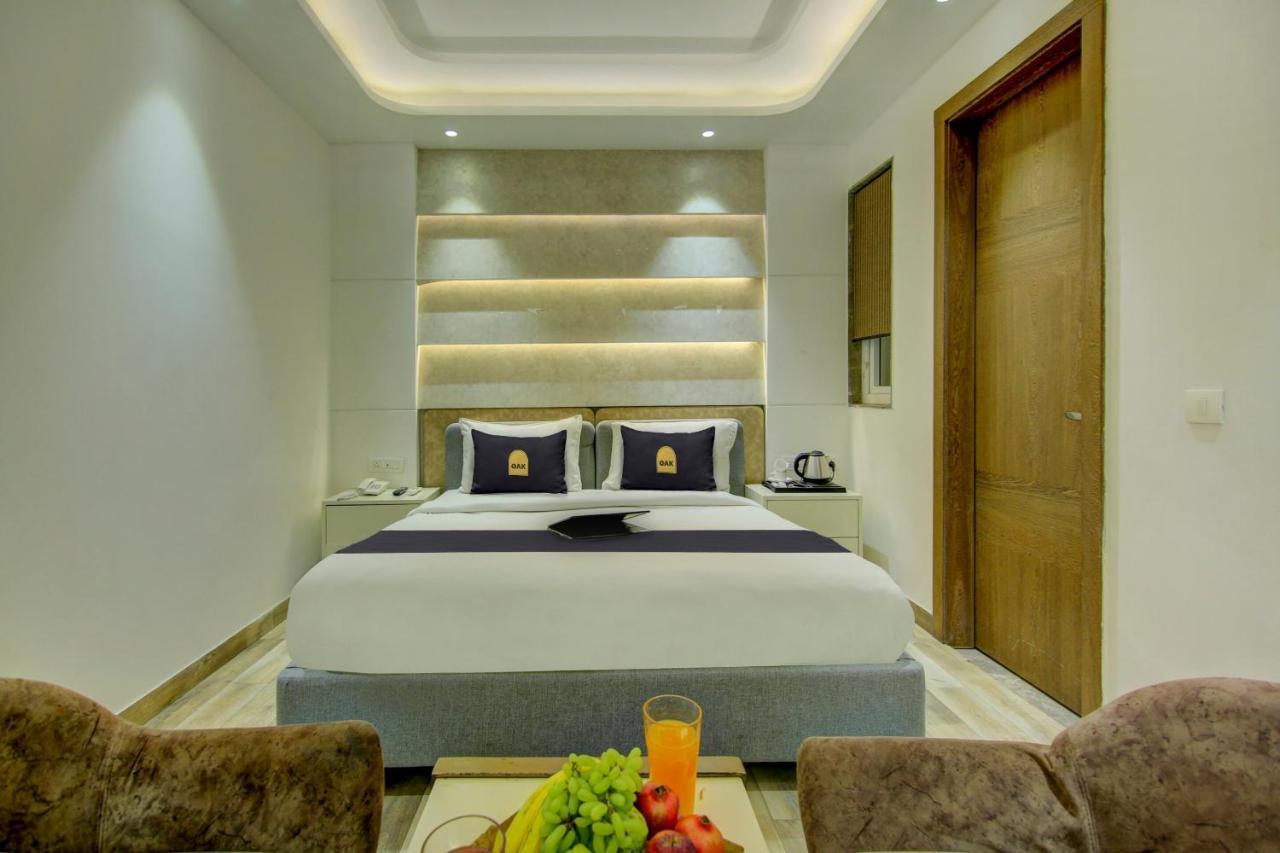 Townhouse Oak Hotel Dev Palace Делхи Екстериор снимка
