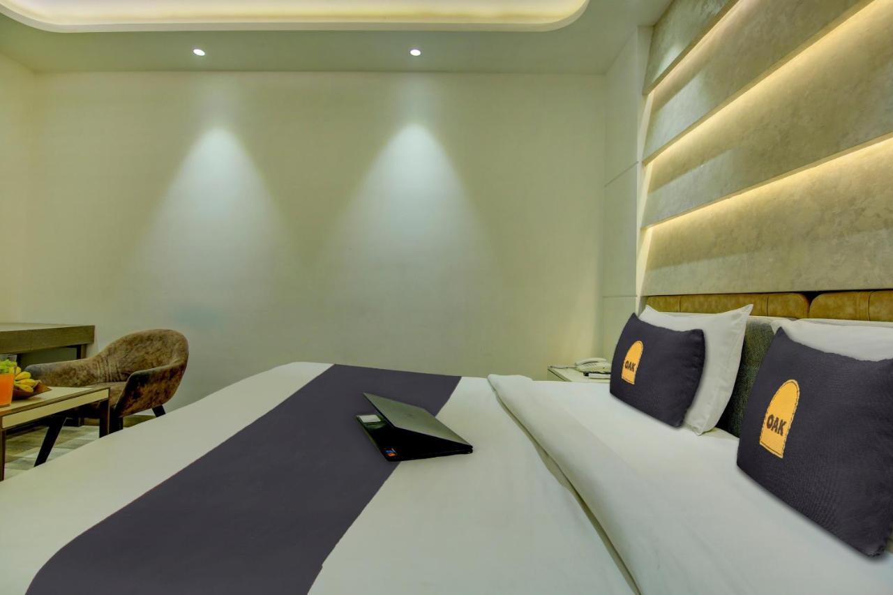 Townhouse Oak Hotel Dev Palace Делхи Екстериор снимка