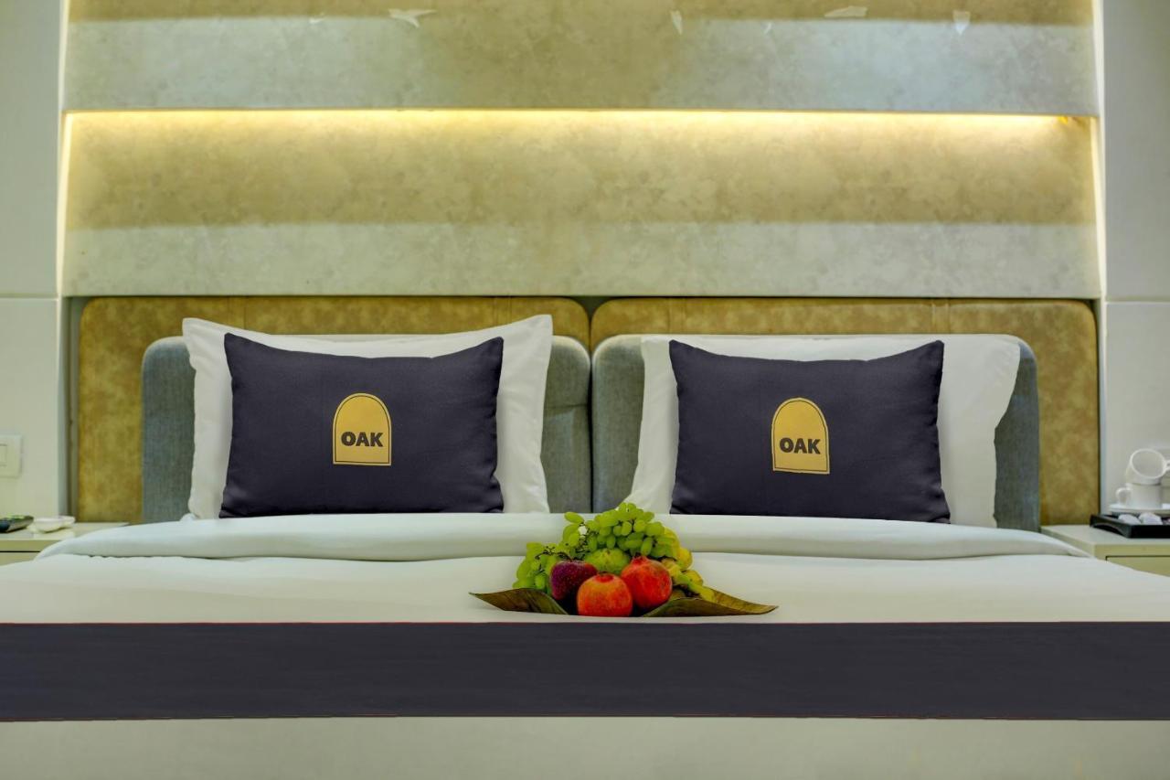 Townhouse Oak Hotel Dev Palace Делхи Екстериор снимка