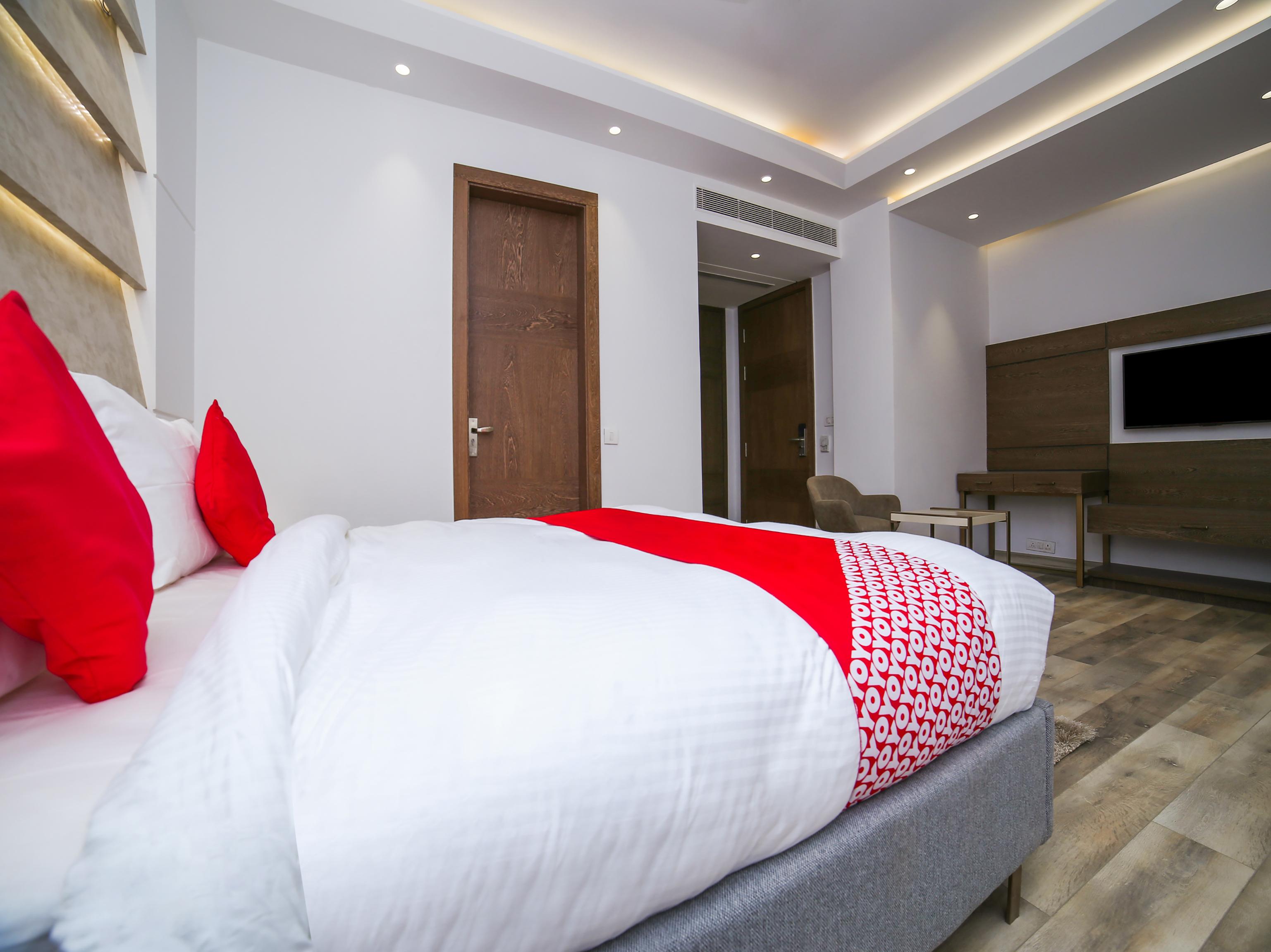 Townhouse Oak Hotel Dev Palace Делхи Екстериор снимка