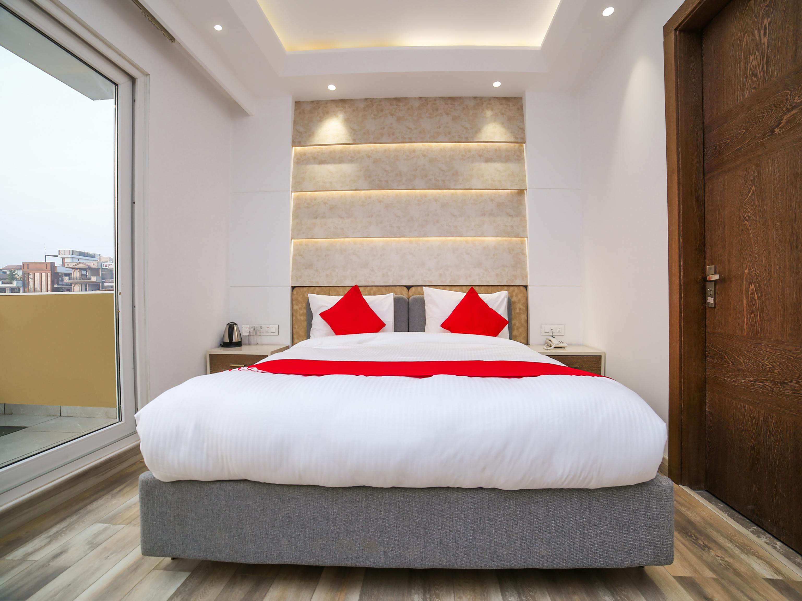 Townhouse Oak Hotel Dev Palace Делхи Екстериор снимка